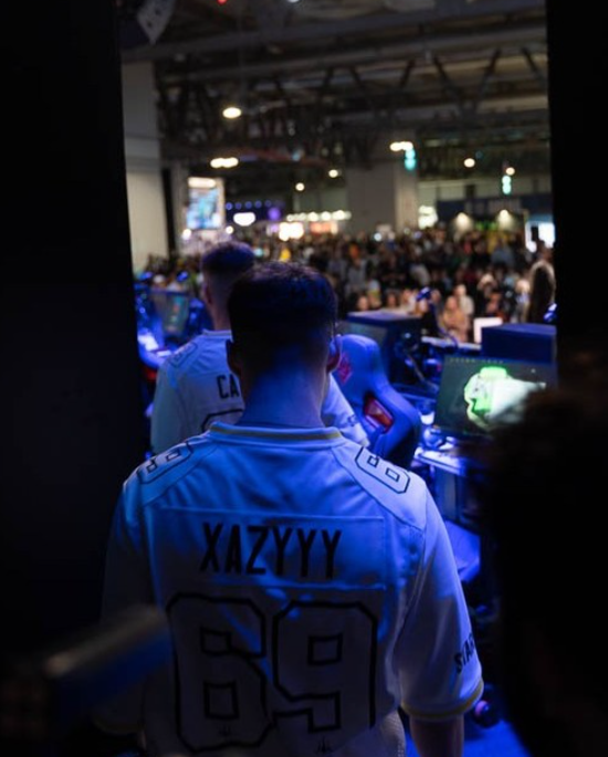 Xazy in scrim